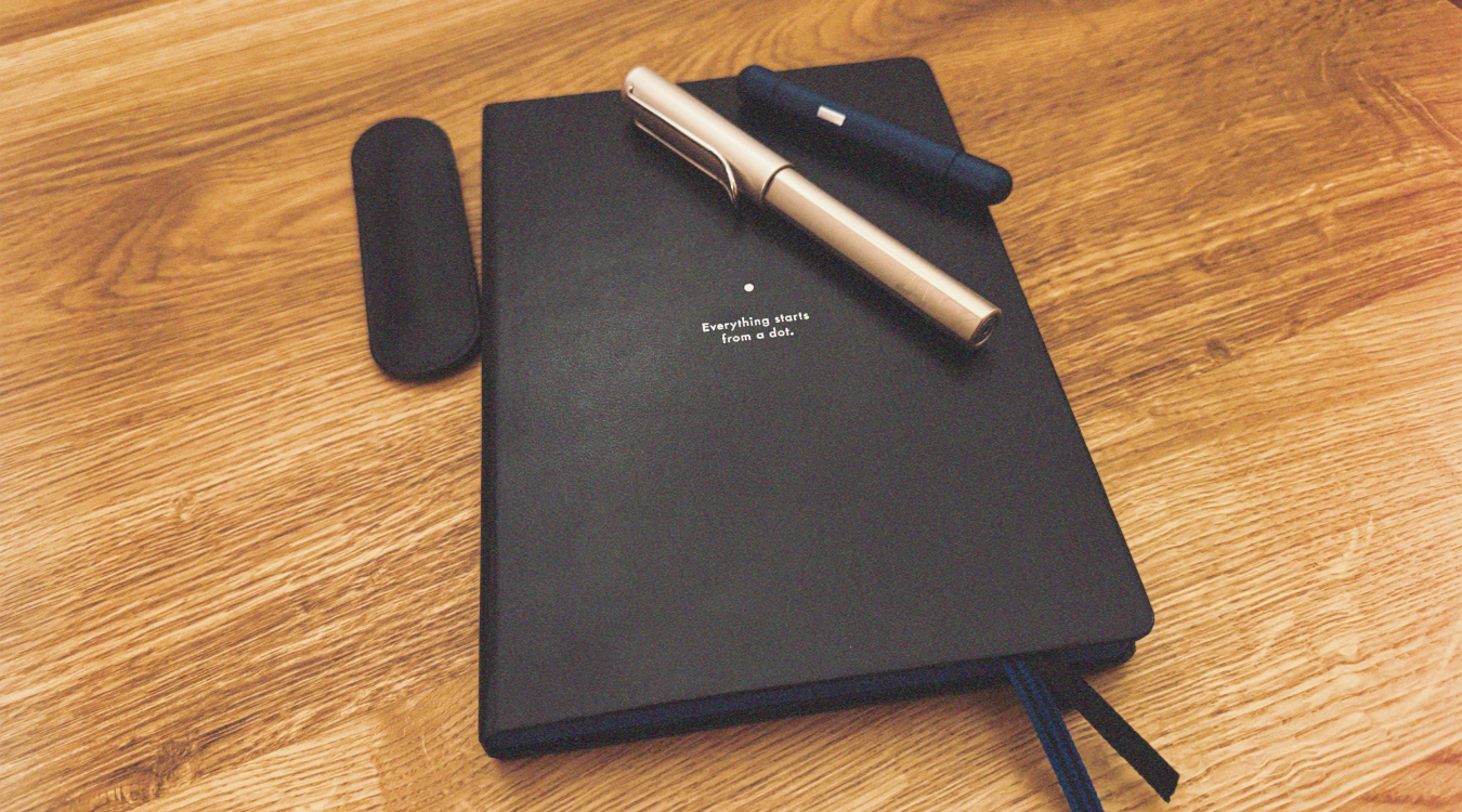 Everything starts from a dot – Warum jedes gute Design mit der Hand beginnt